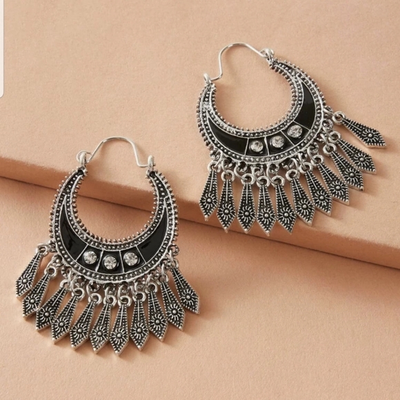 *Denver* Tassle Hoop Earrings - Picture 2 of 4